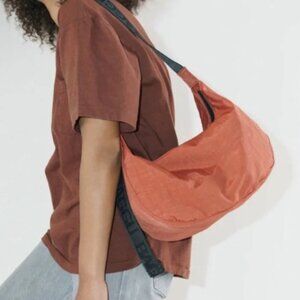 Baggu Rhubarb Medium Nylon Crescent Bag